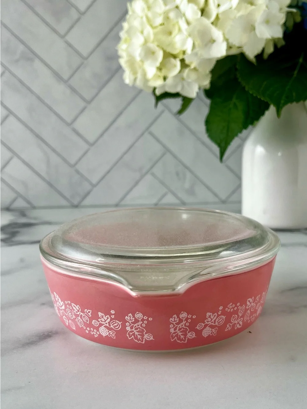 Pink Pyrex 471 Gooseberry Casserole Dish with Glass Lid